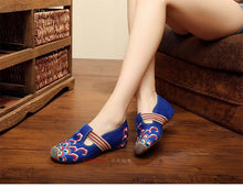 Load image into Gallery viewer, Wave Flower Embroidered Cloth Shoes National Tendon Bottom Spring and Autumn Women&#39;s Flat Shoes