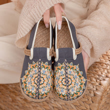 Load image into Gallery viewer, Spring New Ethnic Style Embroidered Cloth Shoes Handmade Linen Soft-soled Women&#39;s Single Shoes