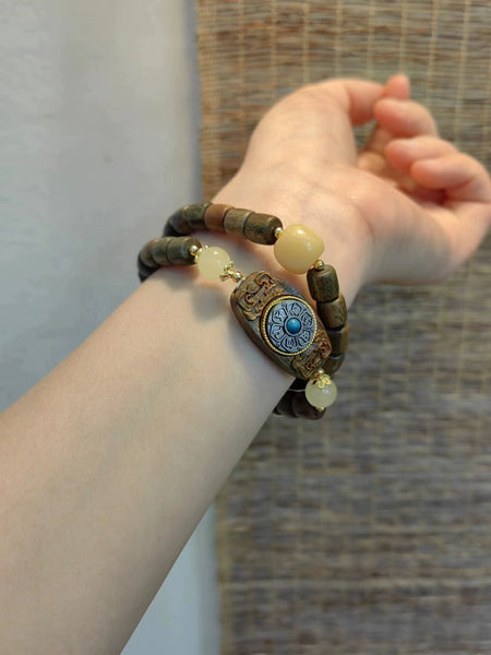 A New Retro and Niche Zen Themed Sandalwood Beads Bracelet Necklace