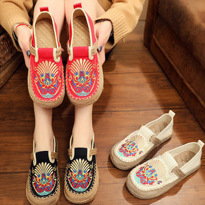 New Cloth Shoes Women's Ethnic Embroidered Shoes Round Head Lazy Shoes