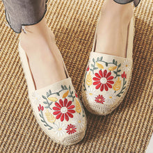 Load image into Gallery viewer, Spring New Straw Linen Shoes Ethnic Style Embroidery Flower Women&#39;s Single Shoes Breathable and Sweat-absorbing Flat Bottom Shoes