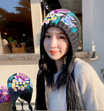 Load image into Gallery viewer, National embroidered women&#39;s fall and winter versatile thickened warm ear protection  wool hat knitting sweet and lovely