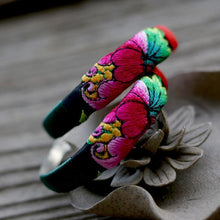 Load image into Gallery viewer, Ethnic Style Embroidery Handmade Bracelet