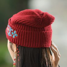 Load image into Gallery viewer, New Autumn and Winter New Ethnic Style Ladies Embroidered Wool Hat Warm Hat Knitted Hat Old Hat