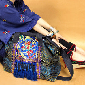 Original Ethnic Style, National Fashion, Retro Literature and Art Embroidery Tassel Single Shoulder Messenger Bag, Large Capacity Travel Cowboy Bag