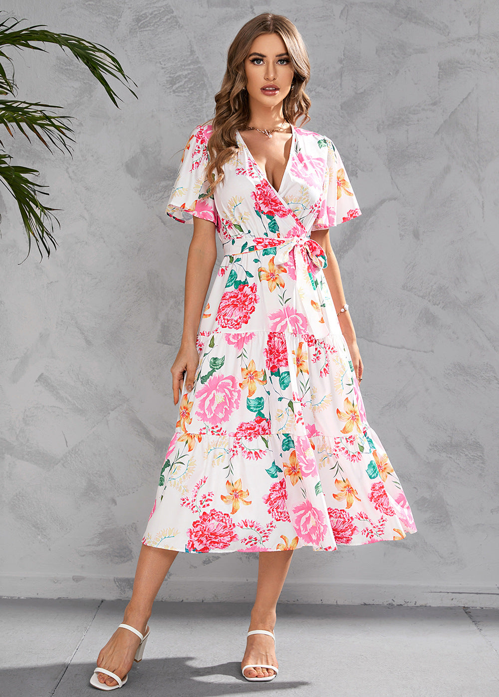 Summer print V-neck midi midi dress with a nipped-in waist