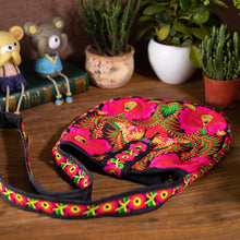 Load image into Gallery viewer, New ethnic embroidery bag embroidery bag middle-aged and elderly messenger bag casual women&#39;s bag Joker fashion shoulder bag