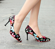 Load image into Gallery viewer, Pointed Heels High Heel Stiletto Flowers Retro Embroidery Shoes